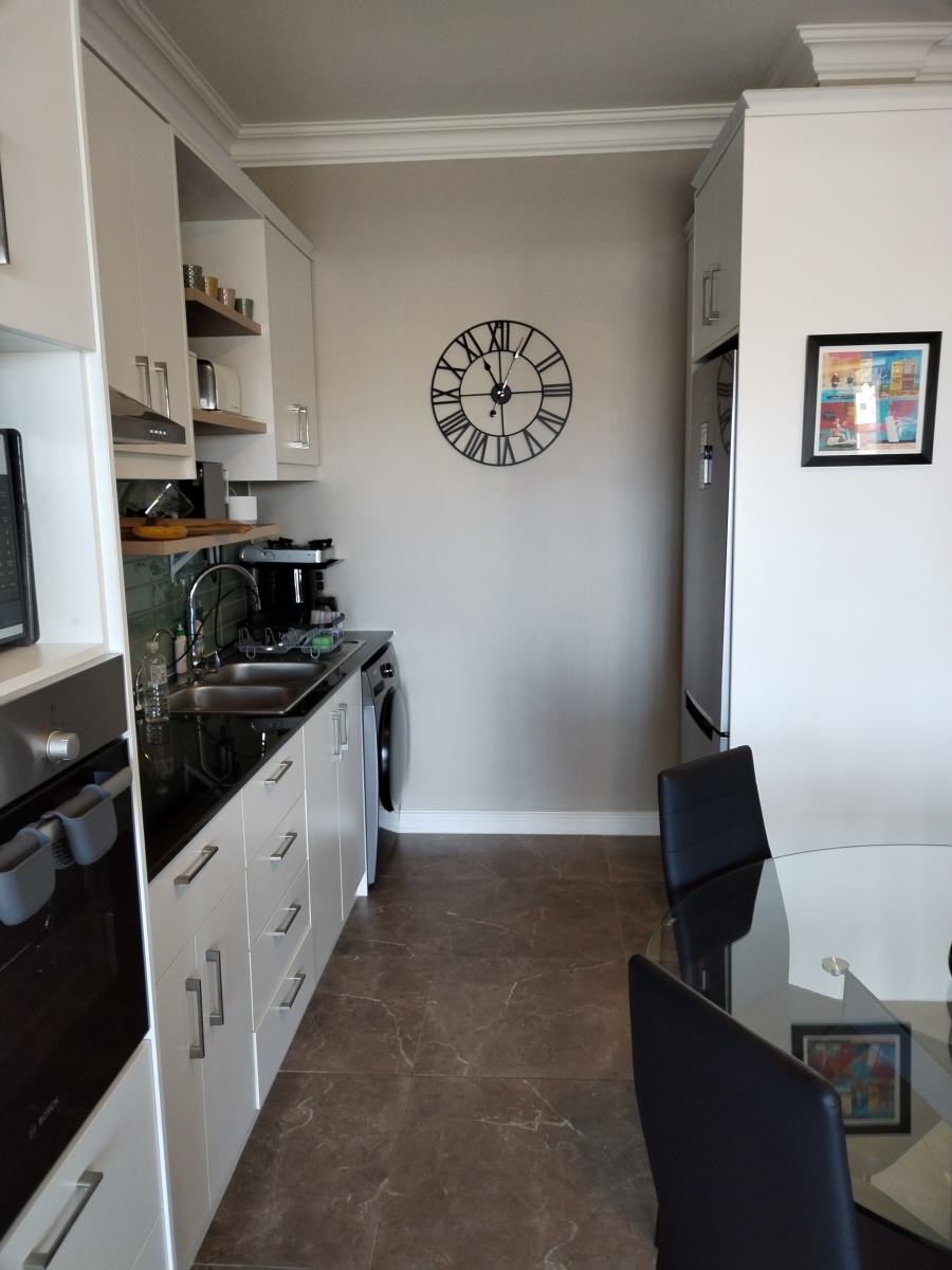To Let 2 Bedroom Property for Rent in Waves Edge Western Cape